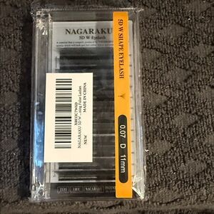 5D W Shape Eyelash Extensions - Black